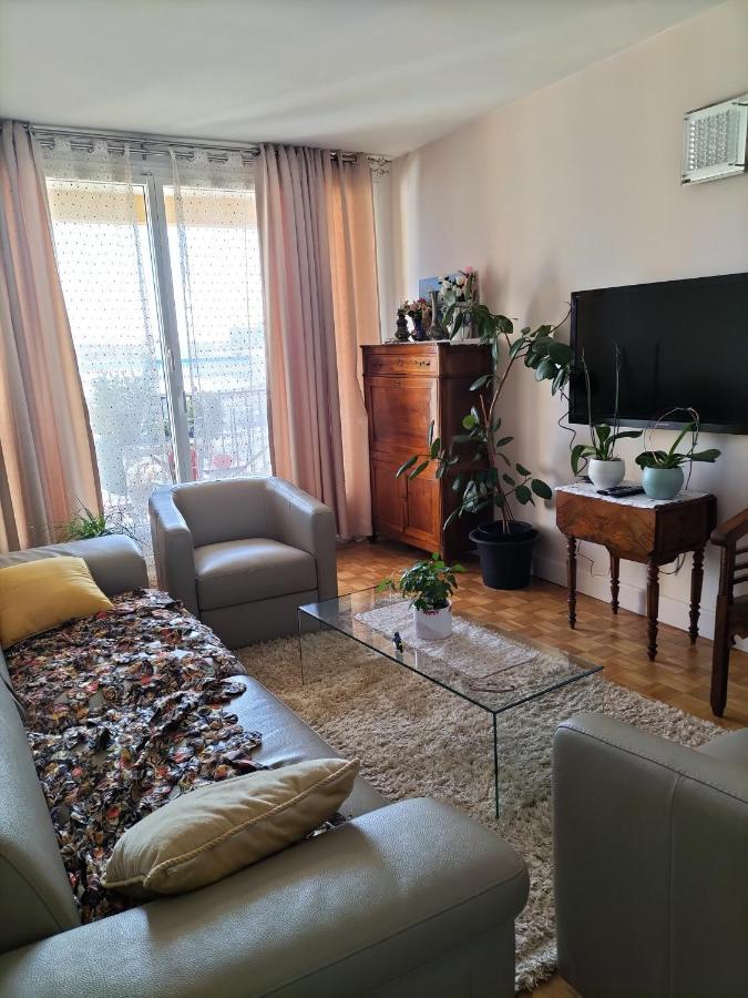 Balcon Surplombant Le Sud De Paris Apartment Arcueil Luaran gambar